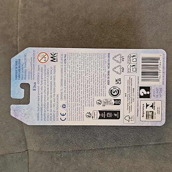 NWT Disney Bundle: FROZEN Elsa Anna Beach Towel, Doll Toy, PRINCESS Sunglasses - Picture 6 of 14